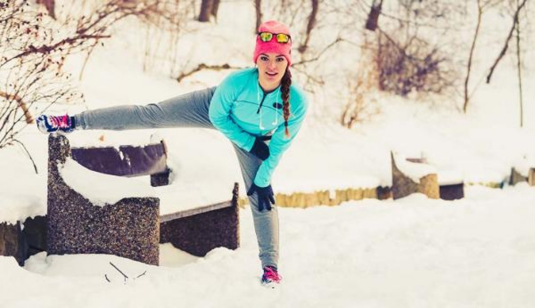 Femme sport en hiver