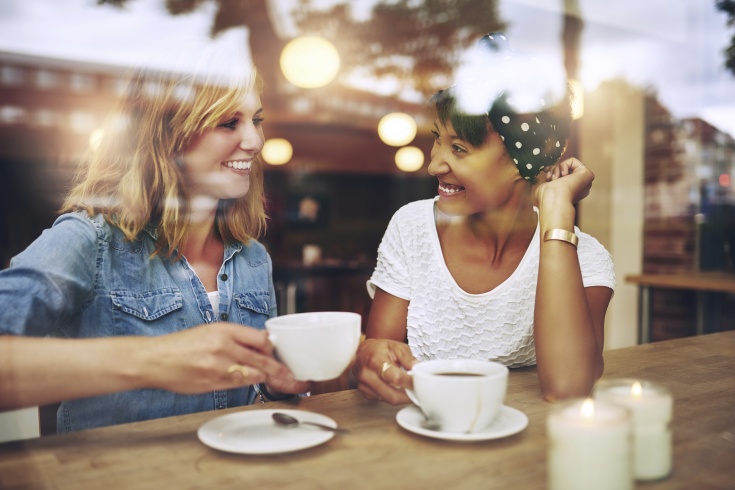 femmes boire café